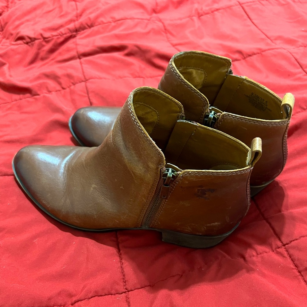 Lucky Brand leather ankle boot. Size 9.5
